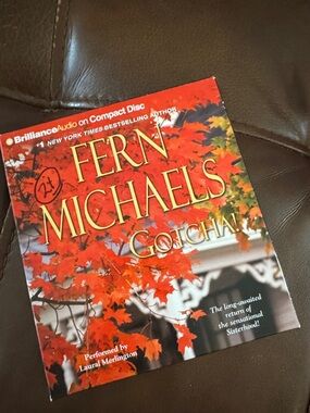 Fern Michaels "Gotcha!" Audiobook - Red & Orange Fall Cover